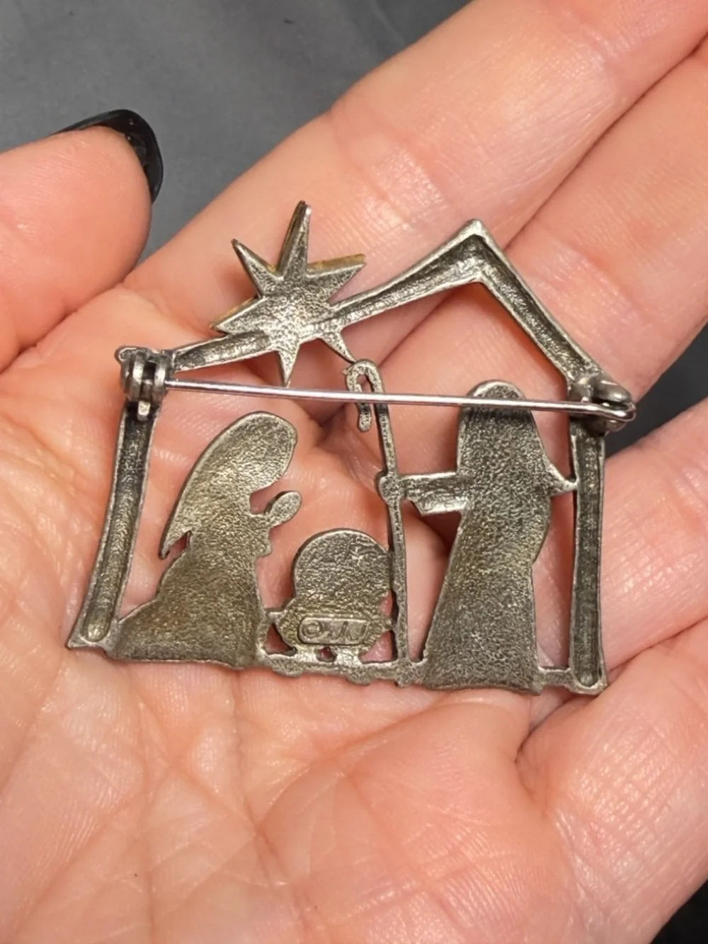 JJ Vintage Nativity Scene Brooch Two Tone Manger Mary Joseph Baby Jesus - Picture 6 of 8
